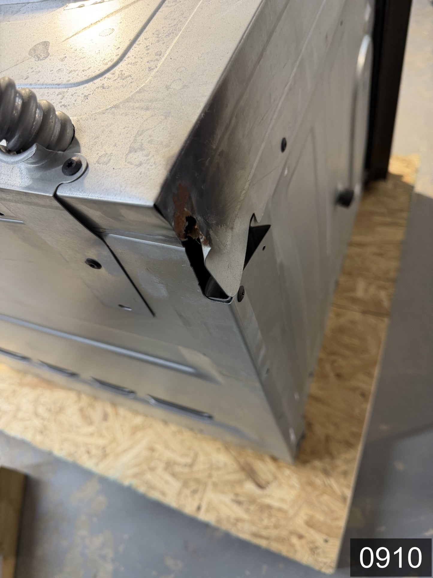 Frigidaire 27 inch Single Electric Wall Oven Single-fan and Self-cleaning ( Black )