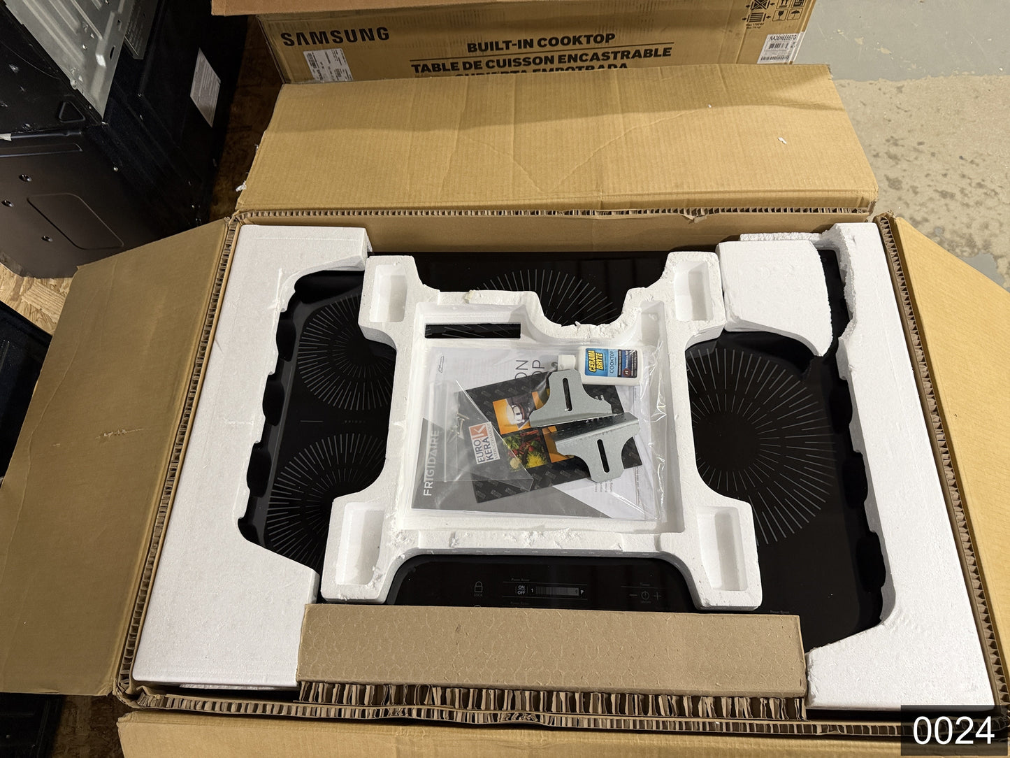 Frigidaire 30-in 4 burners Black Induction Cooktop with Bridge Element