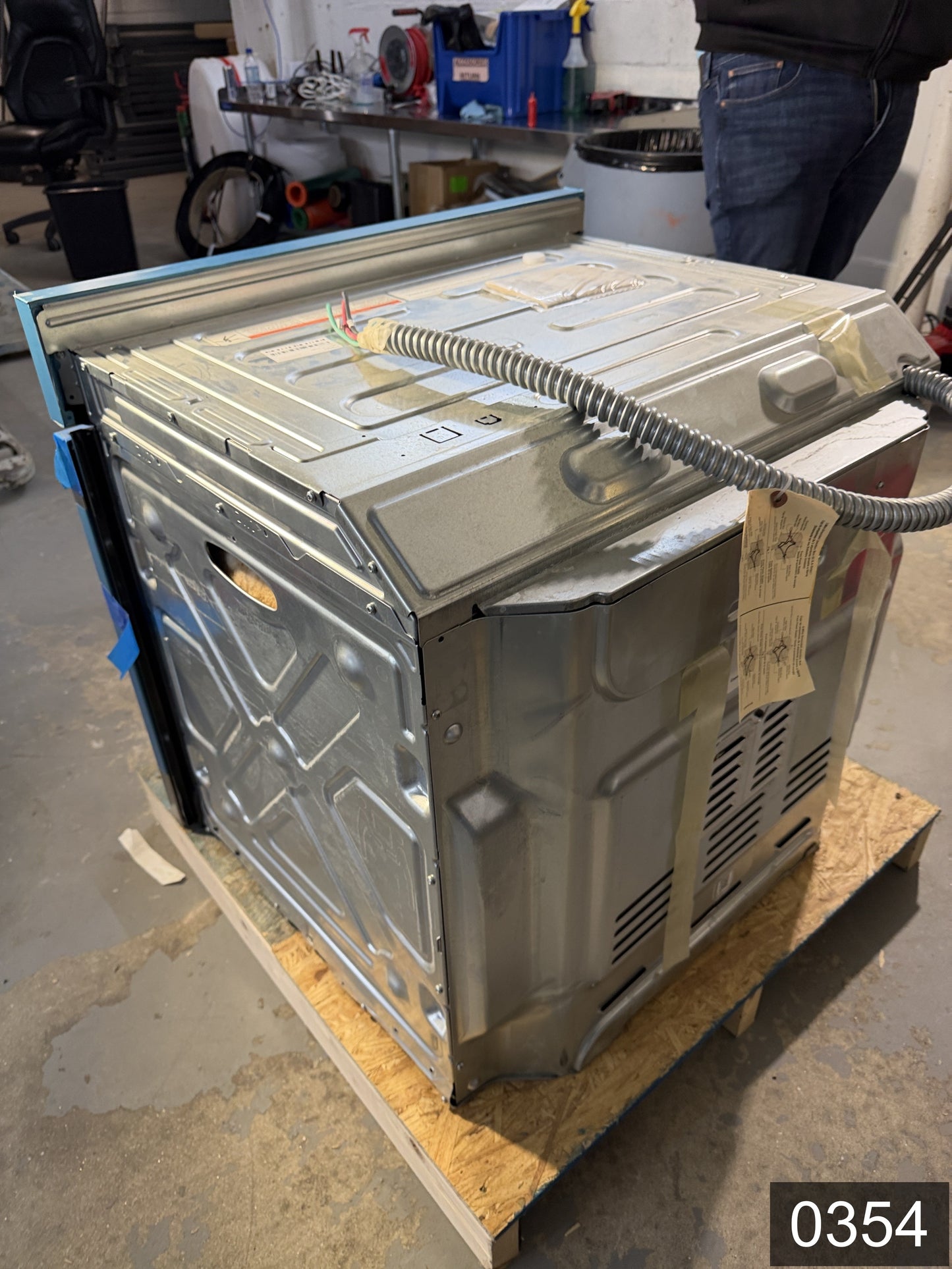 Frigidaire 30 inch Single Electric Wall Oven Single-fan and Self-cleaning ( Stainless Steel )