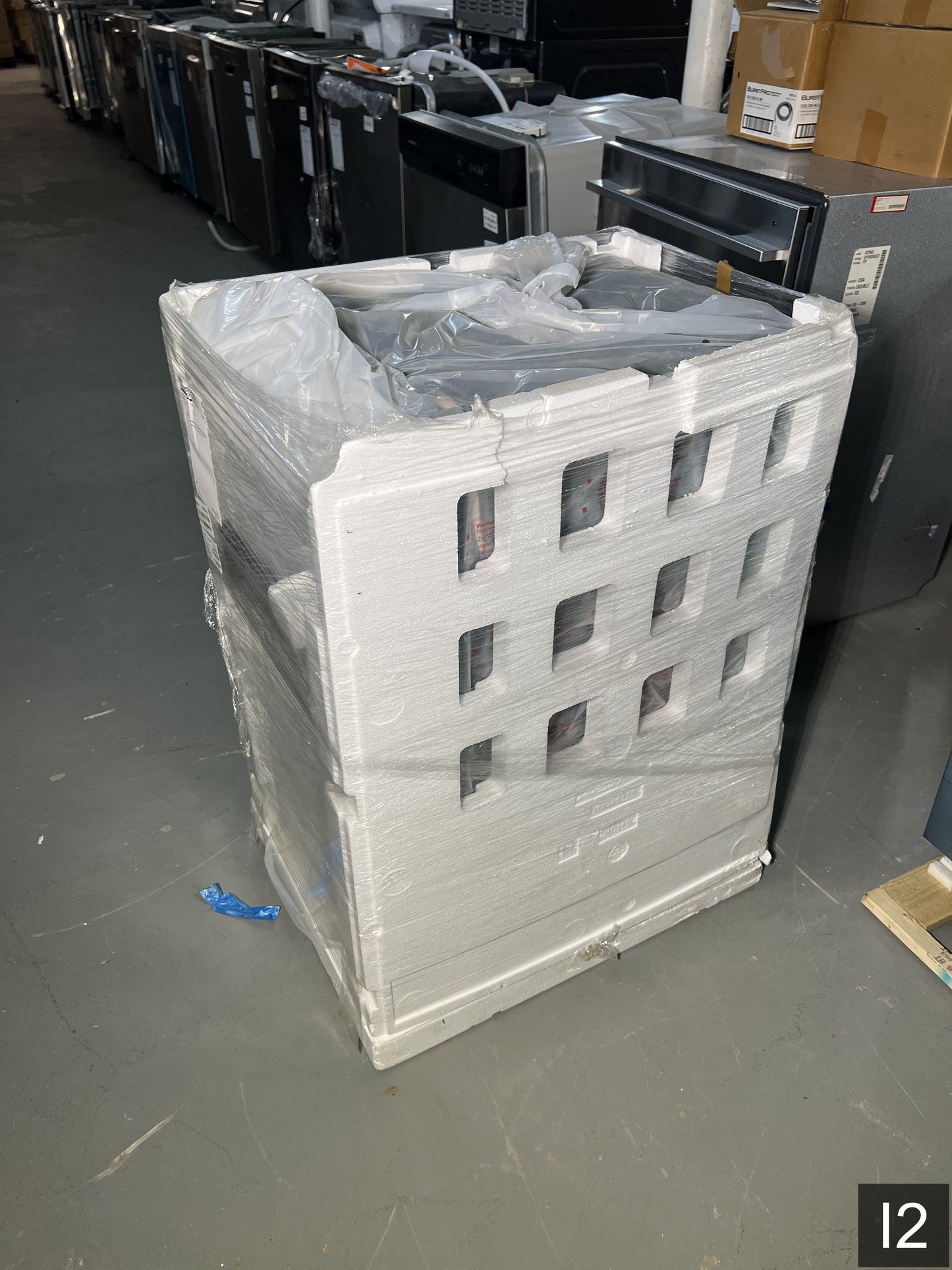 Frigidaire Stainless Steel Tub 18-in Front Control Built-in Dishwasher ( White ) , Dual Spray Arm , 52-Decibel