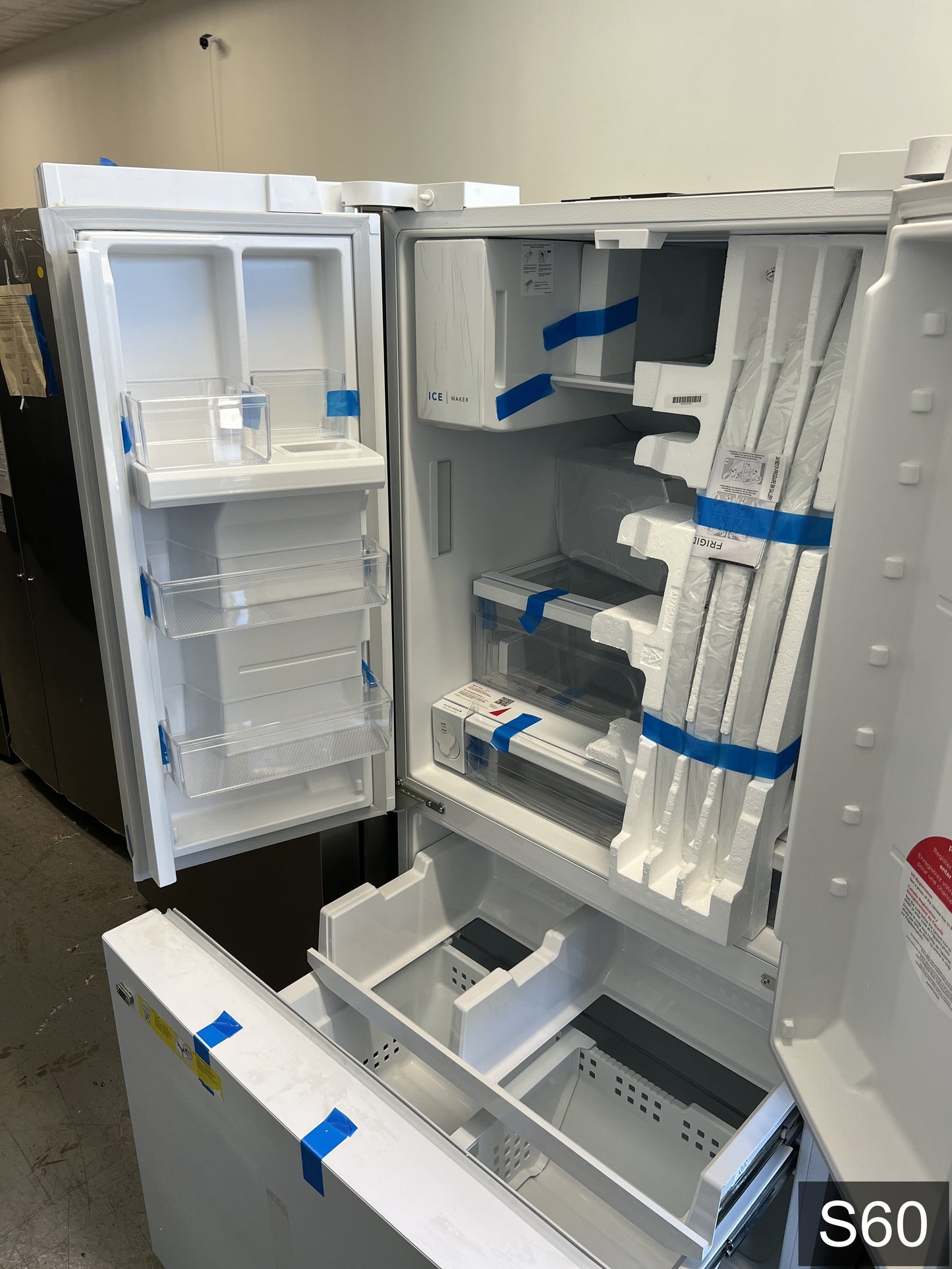 Frigidaire Standard-Depth 27.8-cu ft 3 -Door 36-in Wide French Door Refrigerator with Ice Maker with Water and Ice Dispenser ( White ) ENERGY STAR Certified