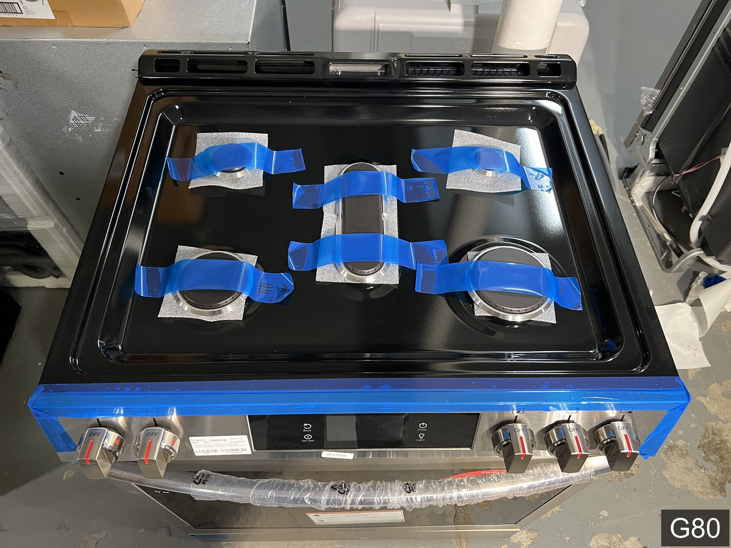 Frigidaire Gallery 30-in 5 burners 6-cu ft Air Fry Convection Oven Slide-In Natural Gas Range ( Fingerprint Resistant Stainless Steel )