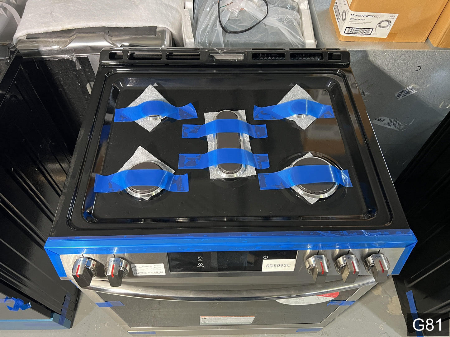 Frigidaire Gallery 30-in 5 burners 6-cu ft Air Fry Convection Oven Slide-In Natural Gas Range ( Fingerprint Resistant Stainless Steel )