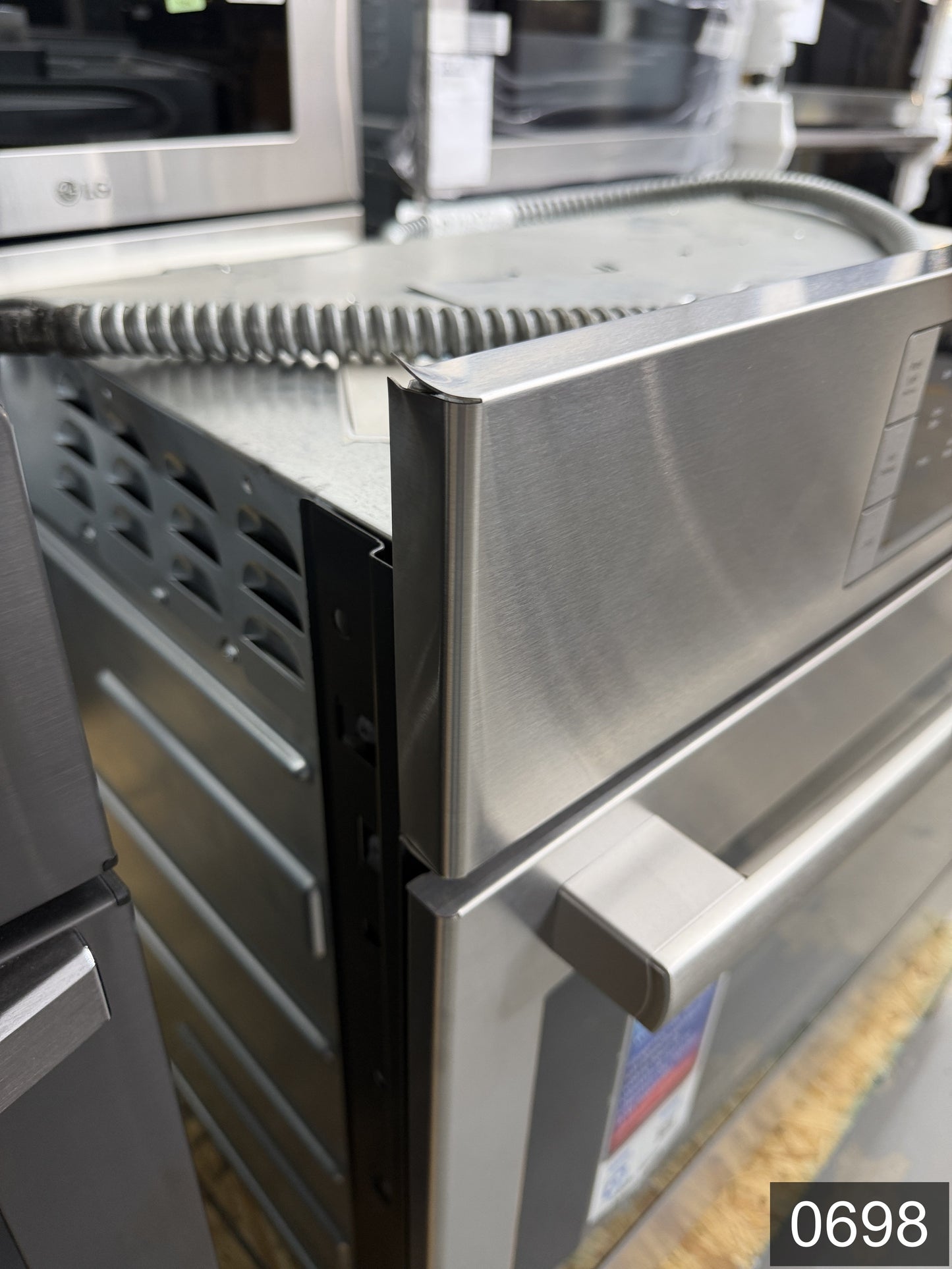 Bosch 800 Series 30 inch Single Electric Wall Oven True Convection and Self-cleaning ( Stainless Steel )