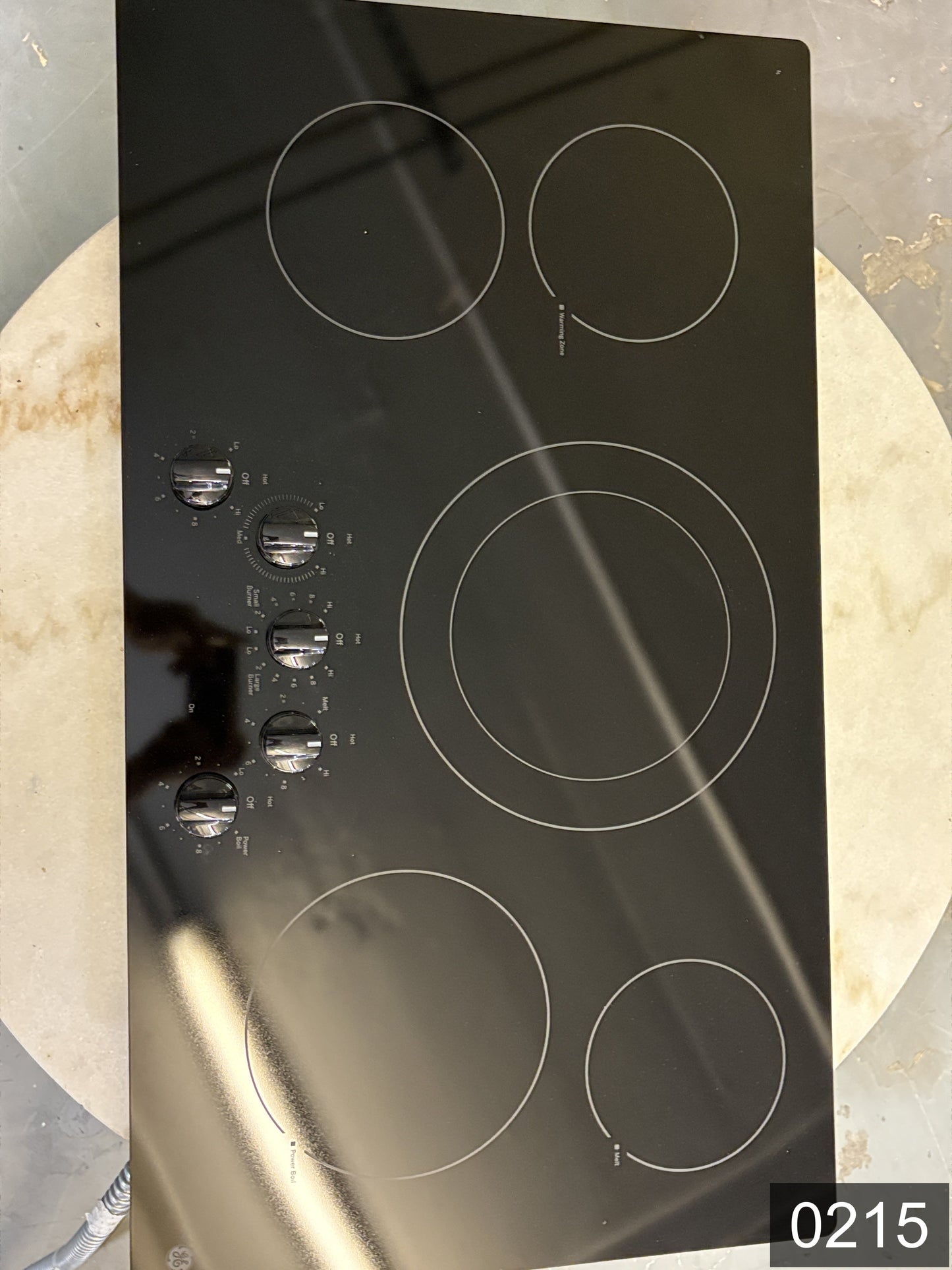 GE 36-in 5 burners Smooth surface Black Electric Cooktop