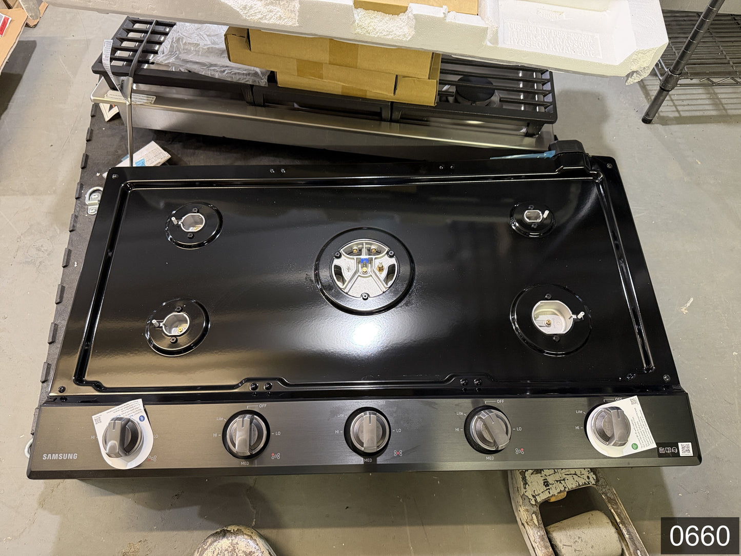 Samsung 36-in 5 burners Black Stainless steel Gas Cooktop (Griddle Included)