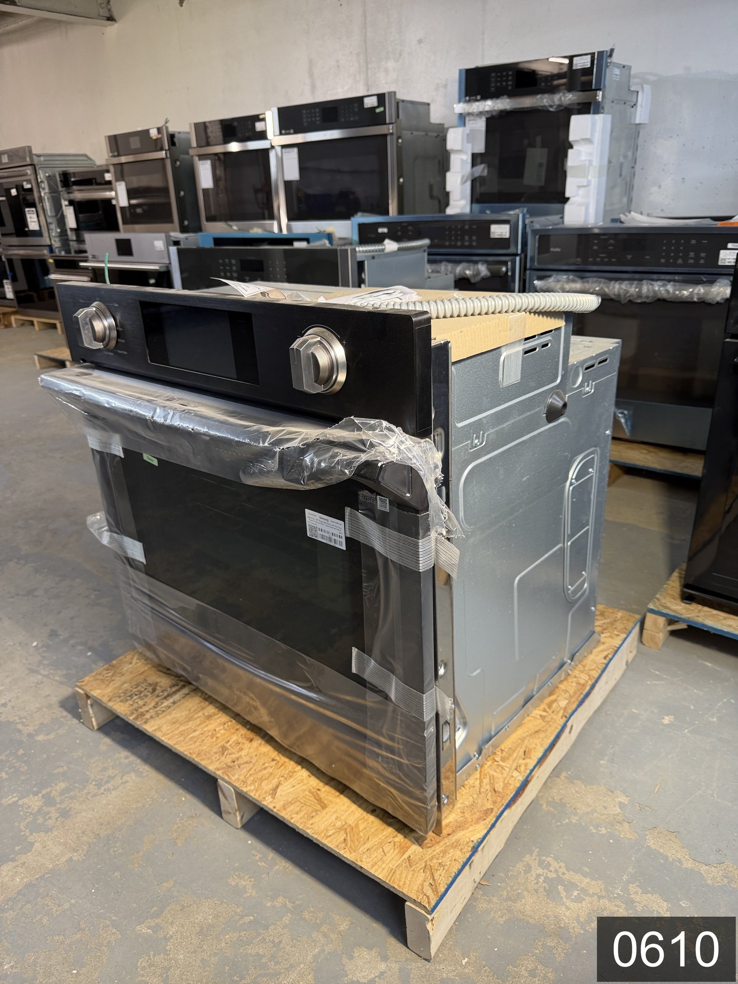 Samsung Steam Cook with Flex Duo 30 inch Single Electric Wall Oven True Convection and Self-cleaning ( Fingerprint Resistant Black Stainless Steel )