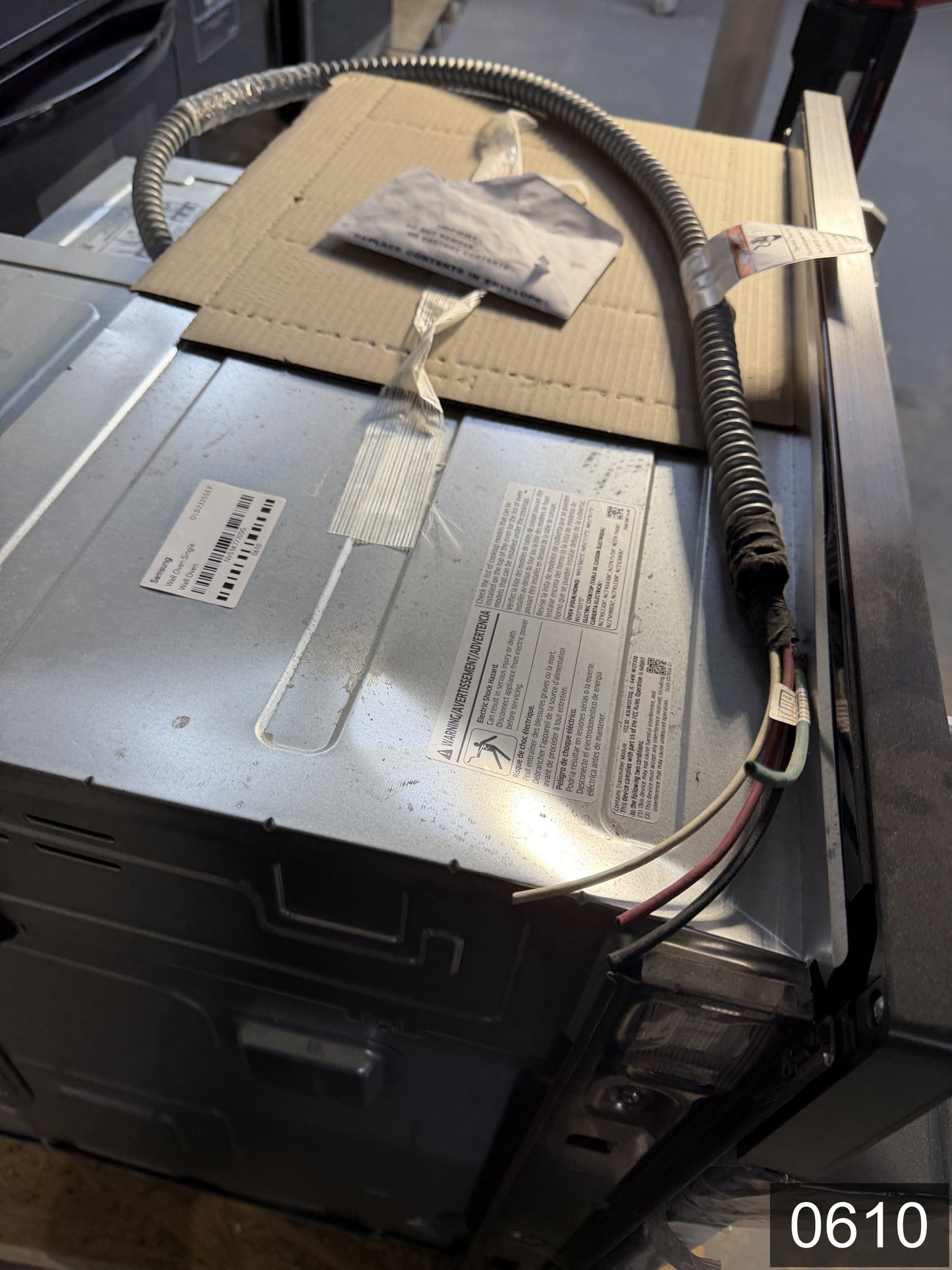 Samsung Steam Cook with Flex Duo 30 inch Single Electric Wall Oven True Convection and Self-cleaning ( Fingerprint Resistant Black Stainless Steel )