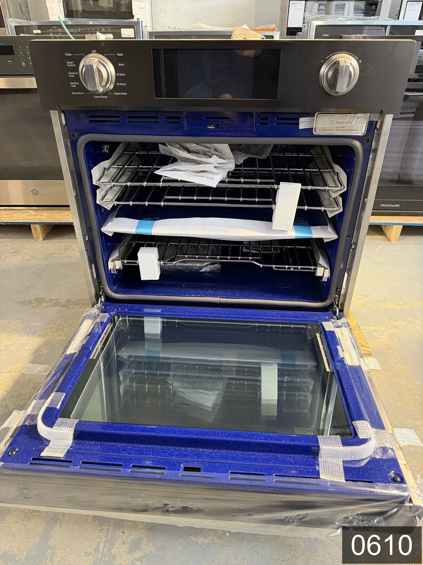 Samsung Steam Cook with Flex Duo 30 inch Single Electric Wall Oven True Convection and Self-cleaning ( Fingerprint Resistant Black Stainless Steel )