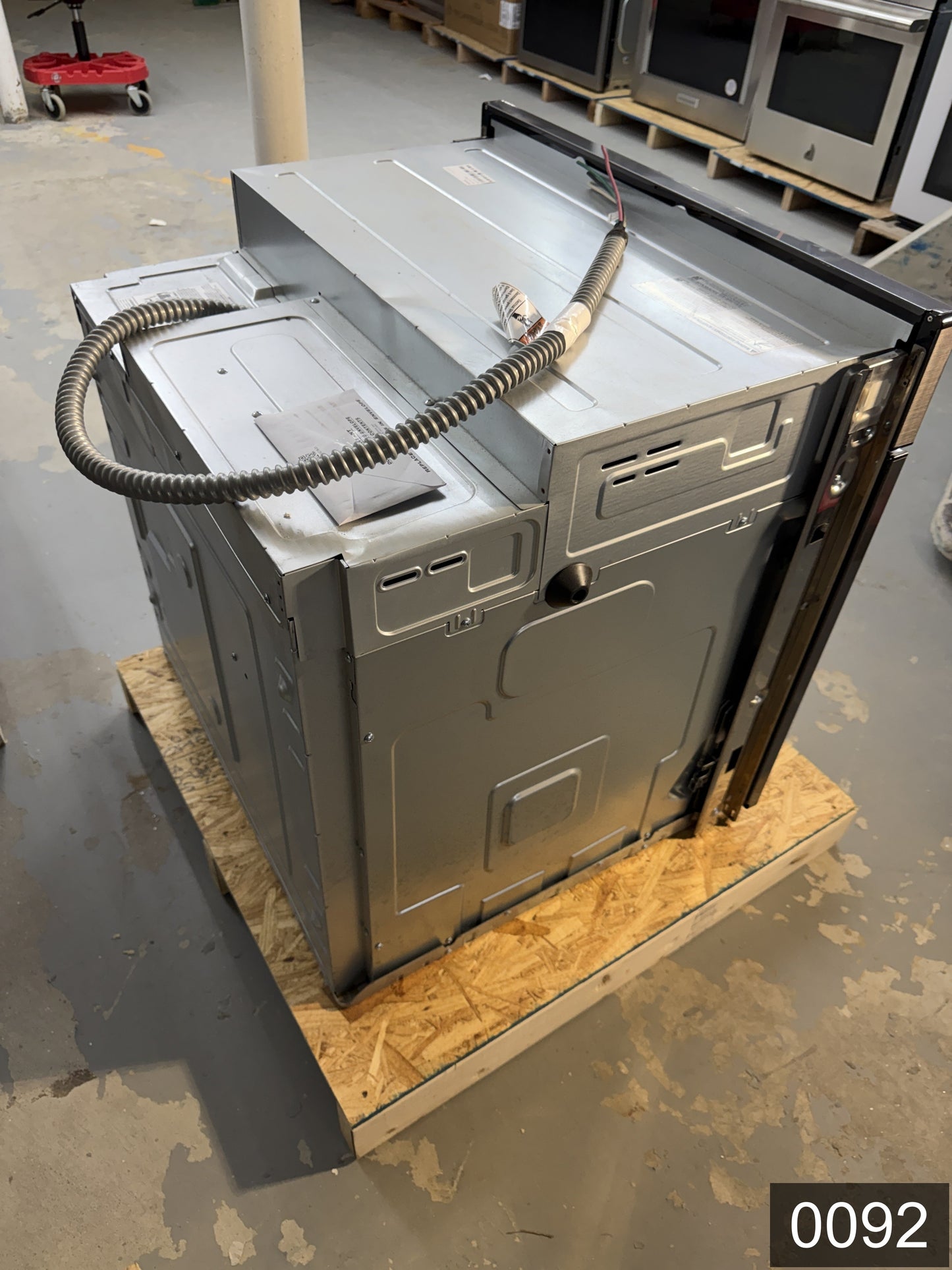 Samsung 30 inch Smart Compatible Single Electric Wall Oven Self + Steam Cleaning ( Fingerprint Resistant Black Stainless Steel )