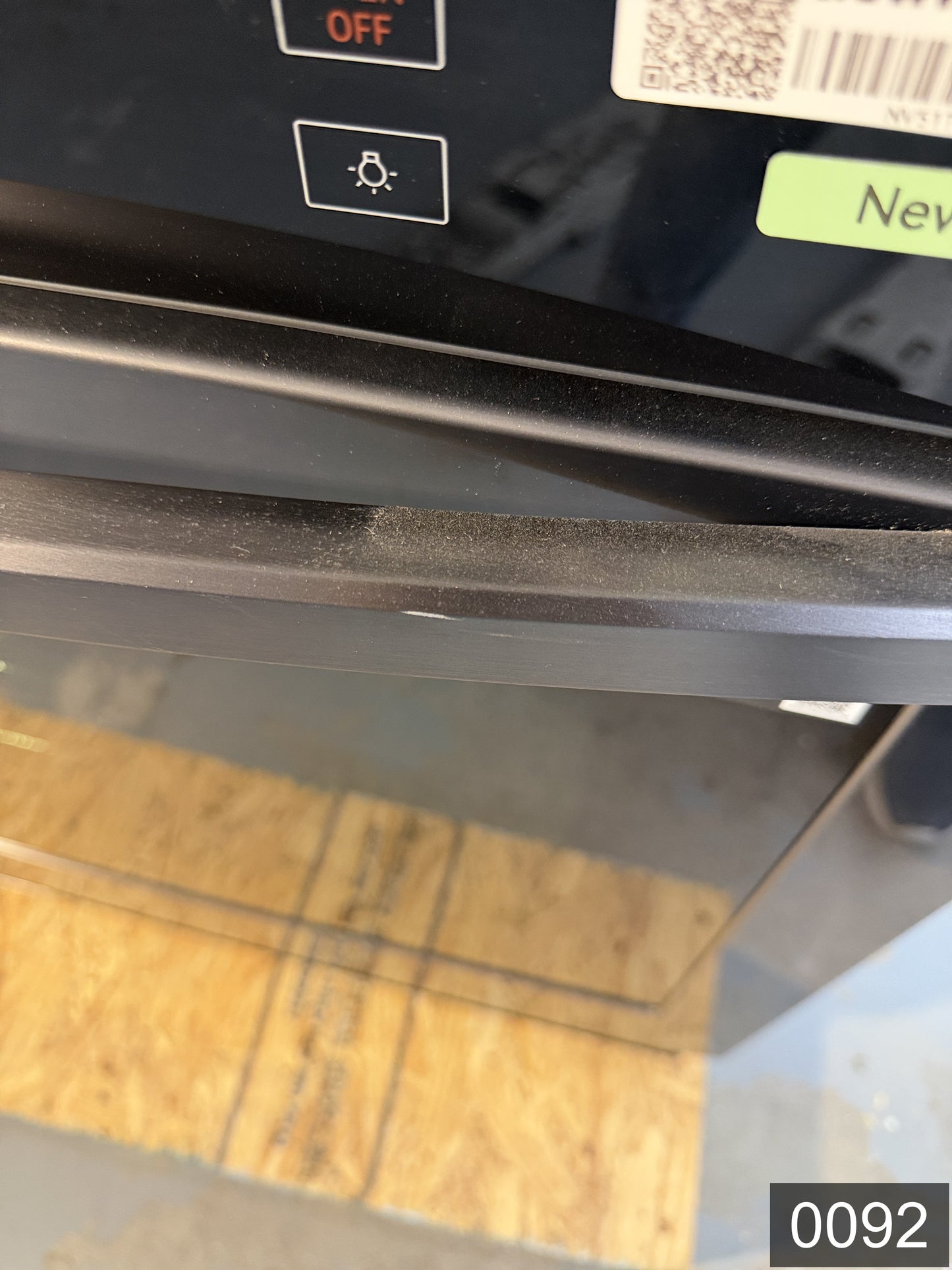 Samsung 30 inch Smart Compatible Single Electric Wall Oven Self + Steam Cleaning ( Fingerprint Resistant Black Stainless Steel )