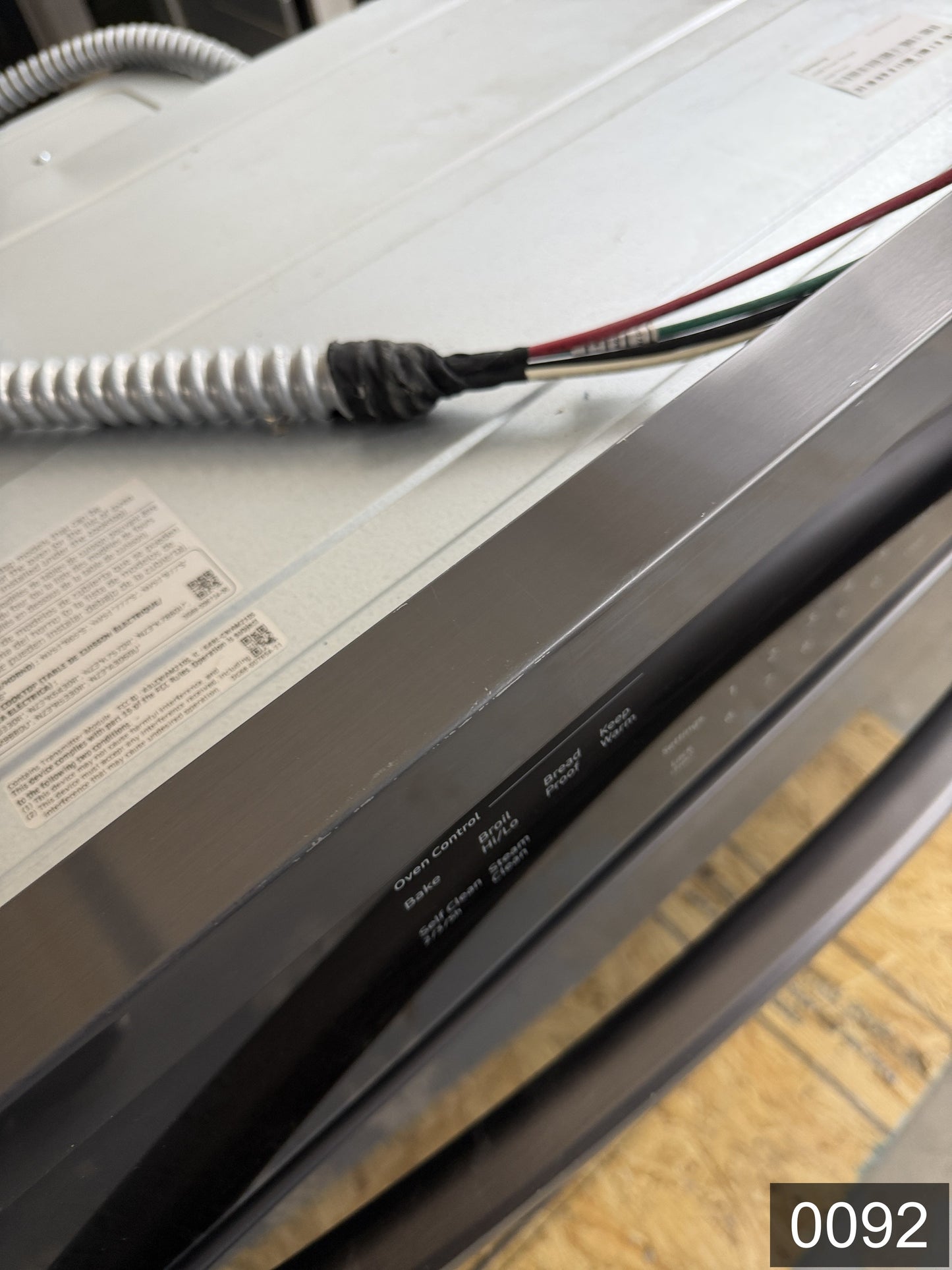 Samsung 30 inch Smart Compatible Single Electric Wall Oven Self + Steam Cleaning ( Fingerprint Resistant Black Stainless Steel )