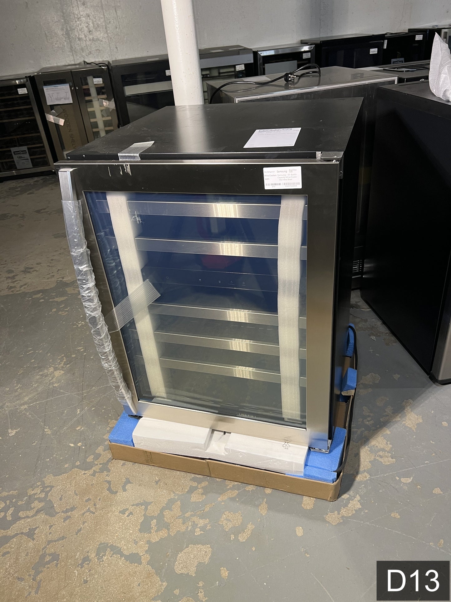 Samsung 23.81-in W 51 -Bottles Fingerprint Resistant Stainless Steel Dual Zone Cooling Freestanding Indoor Wine Cooler