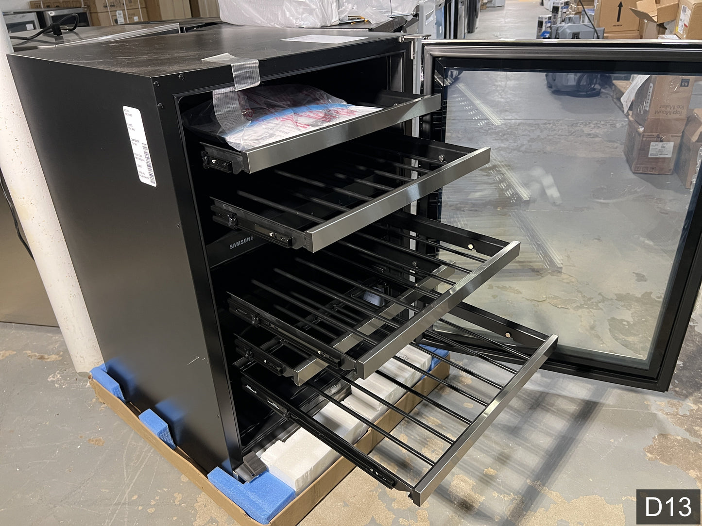 Samsung 23.81-in W 51 -Bottles Fingerprint Resistant Stainless Steel Dual Zone Cooling Freestanding Indoor Wine Cooler