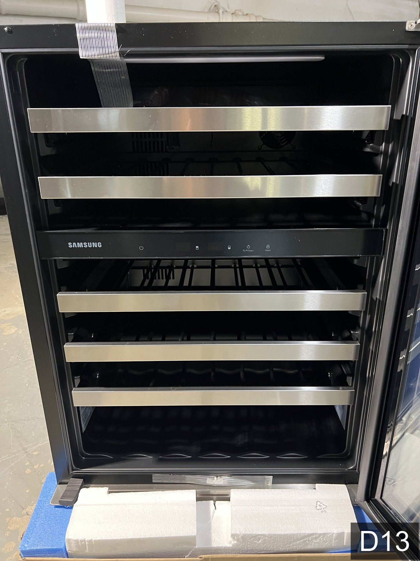 Samsung 23.81-in W 51 -Bottles Fingerprint Resistant Stainless Steel Dual Zone Cooling Freestanding Indoor Wine Cooler