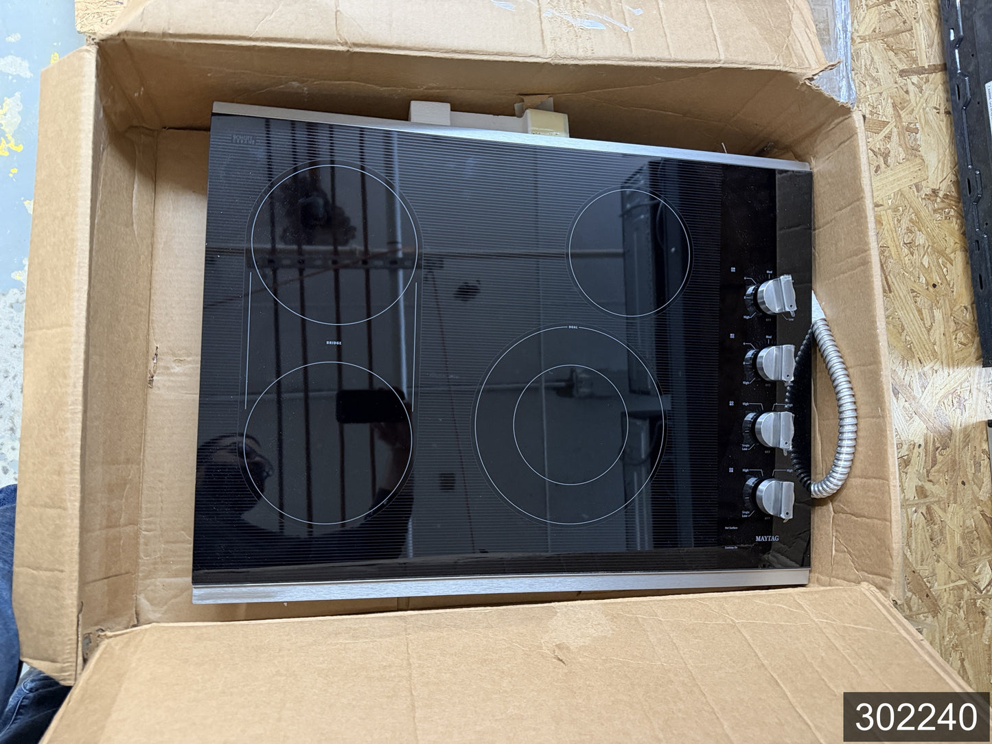 Whirlpool 30-in 4 burners Smooth surface Black Electric Cooktop