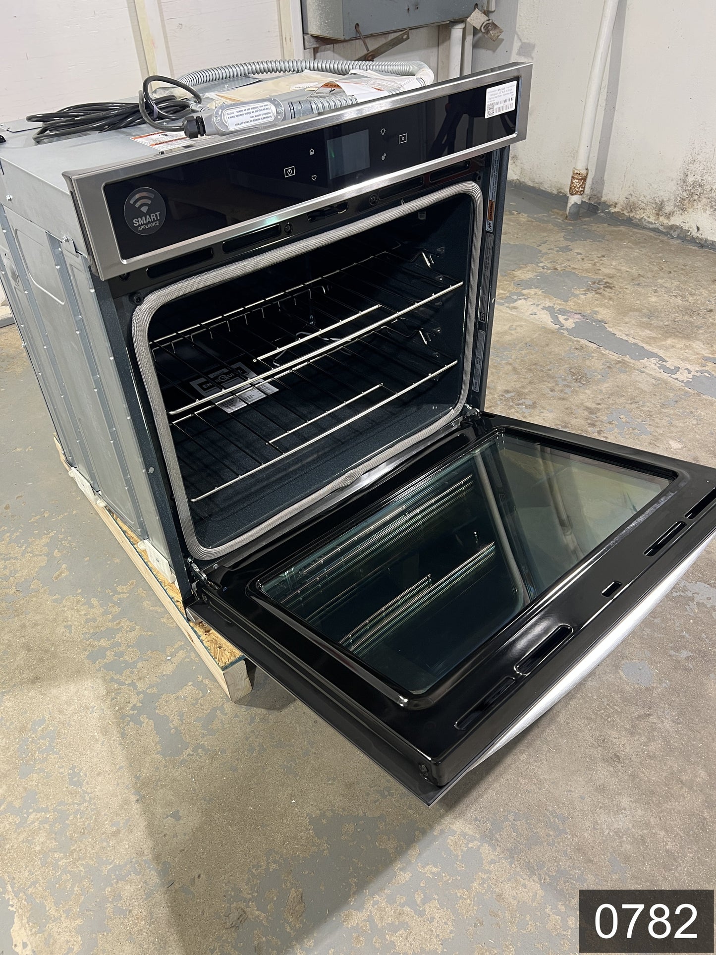 Whirlpool Smart 30 inch Smart Compatible Single Electric Wall Oven Self-cleaning ( Stainless steel )