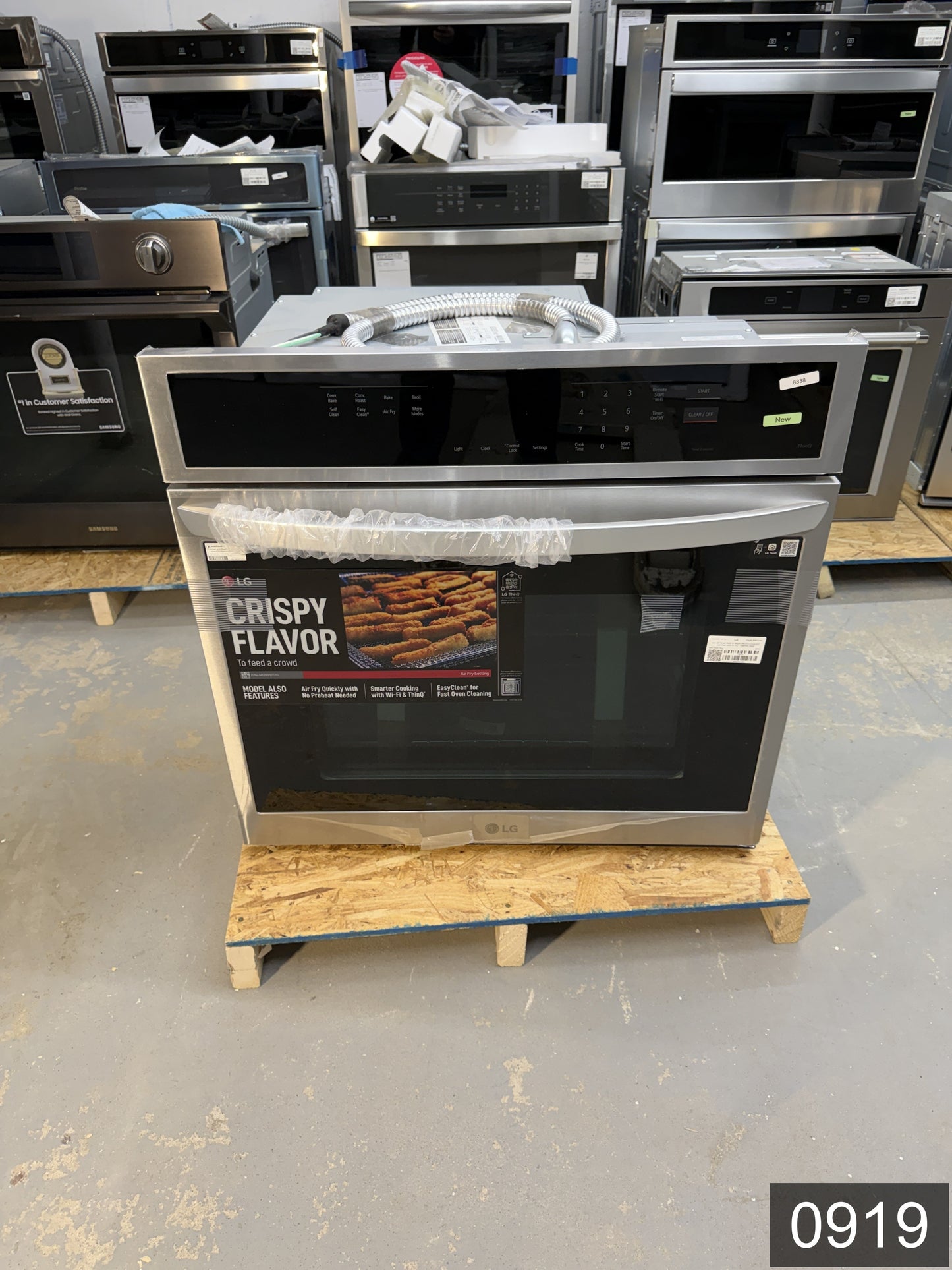 LG Air Fry with Easy Clean 30 inch Smart Compatible Single Electric Wall Oven with Air Fry Single-fan and Self-cleaning ( PrintProof Stainless Steel )